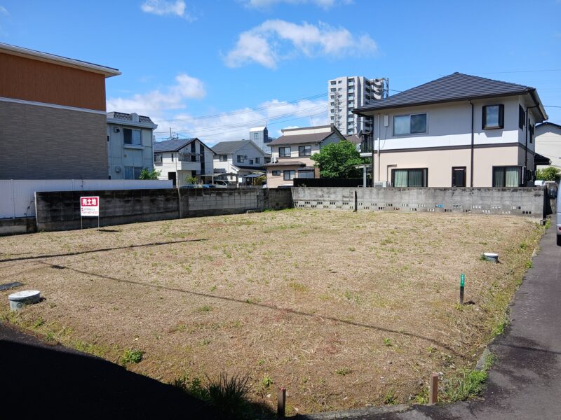 伏石町（太田小・桜町中校区）の建築条件なしの売土地です。
