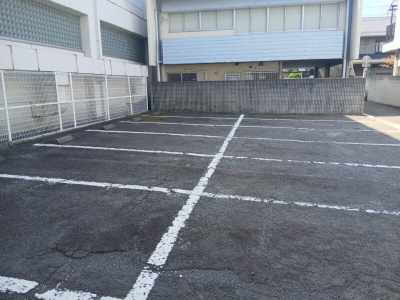 中野町の月極駐車場です。